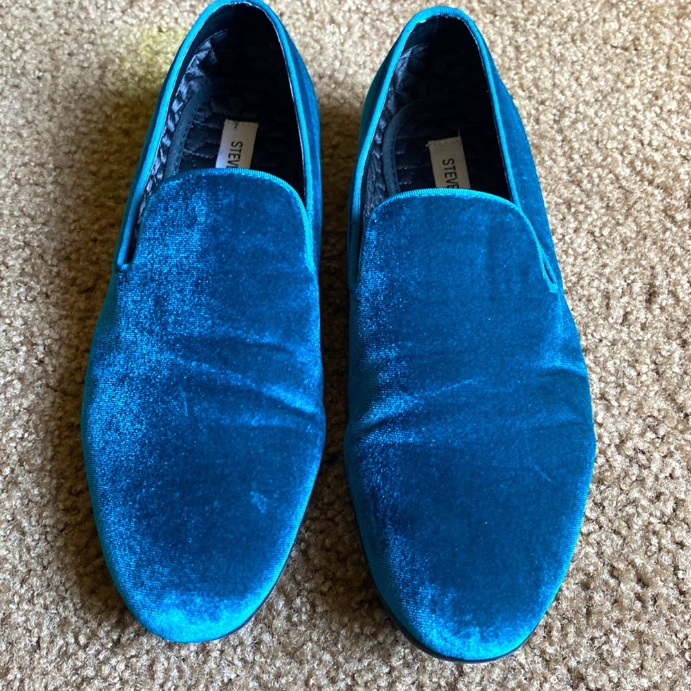 Steve Madden blue velvet loafers